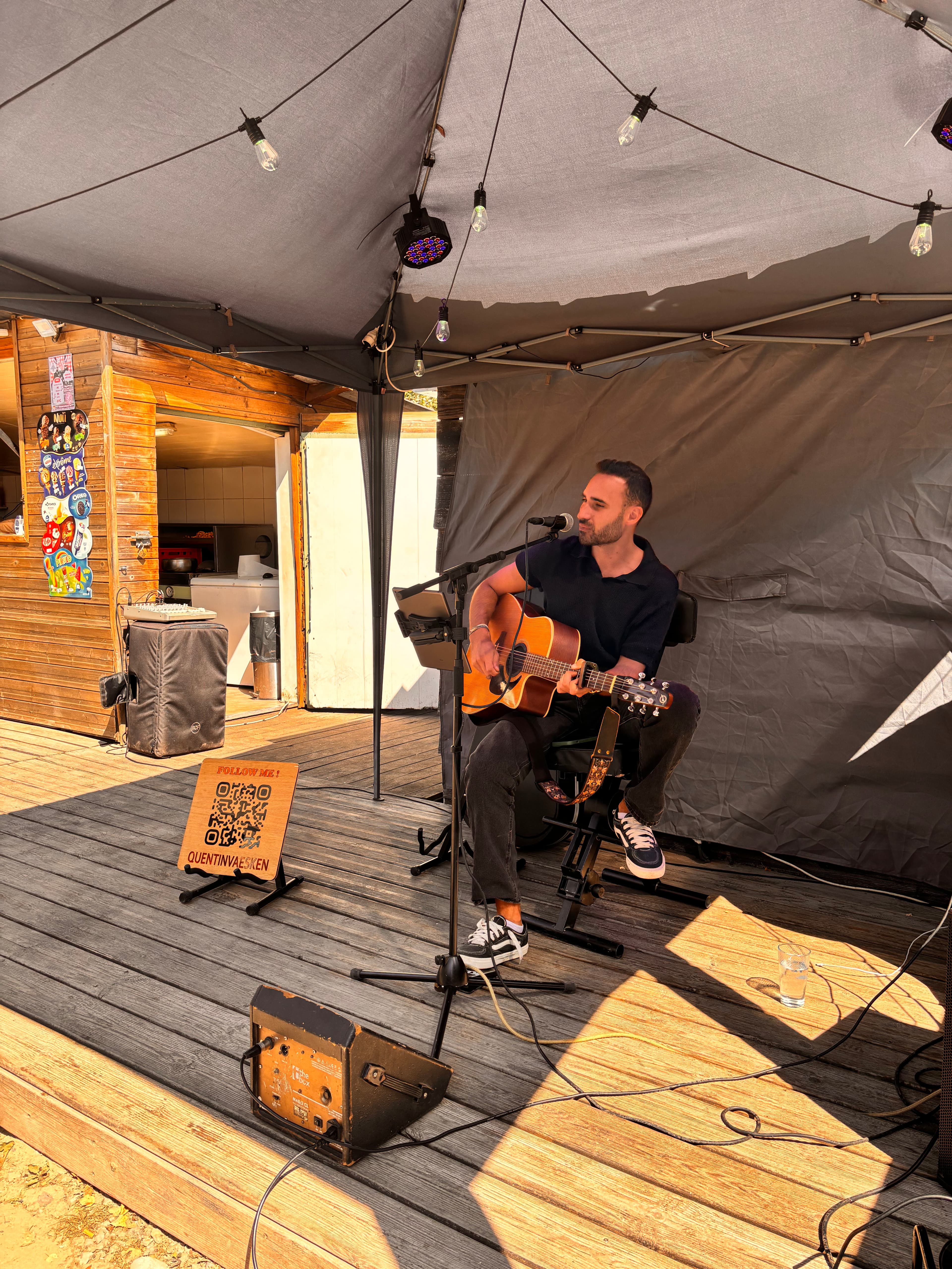 Musicien acoustique live